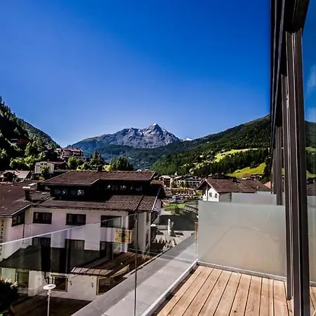 Berge Lifestyle-hotel 4* Зёльден