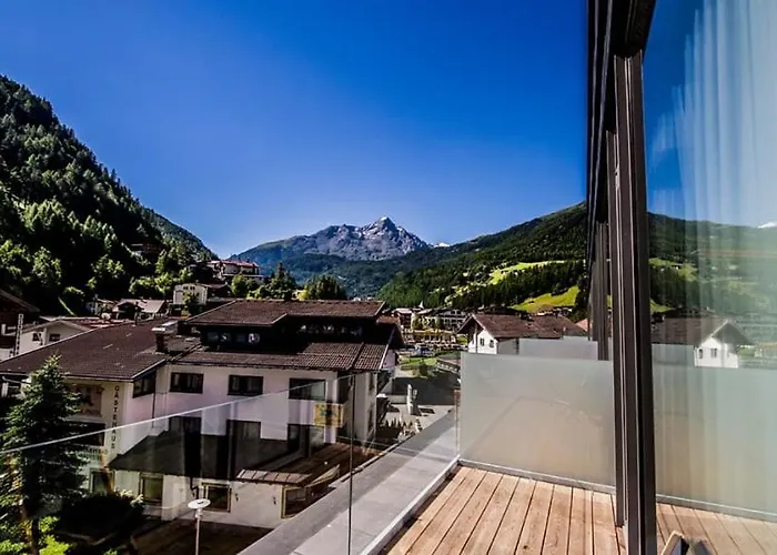 Berge Lifestyle-hotel 4* Зёльден